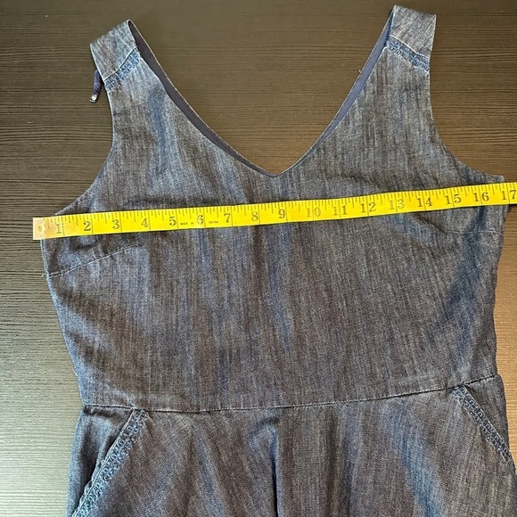 Vineyard Vines Blue Chambray Cotton V-Neck Sleeveless Fit & Flare Dress Size 4 - Picture 12 of 15